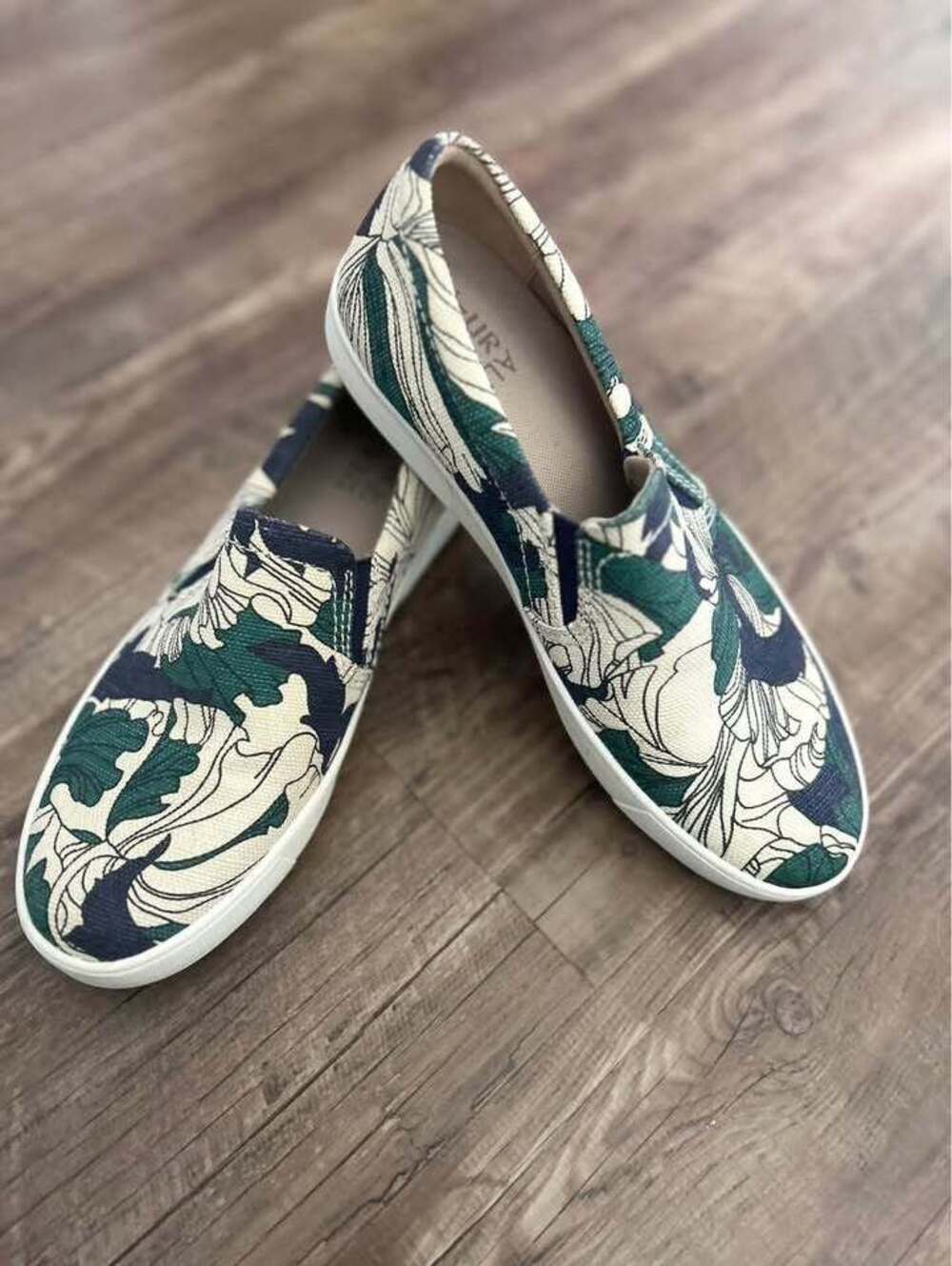 Naturalizer Floral Canvas Slip-On Sneakers Size 8 Women’s